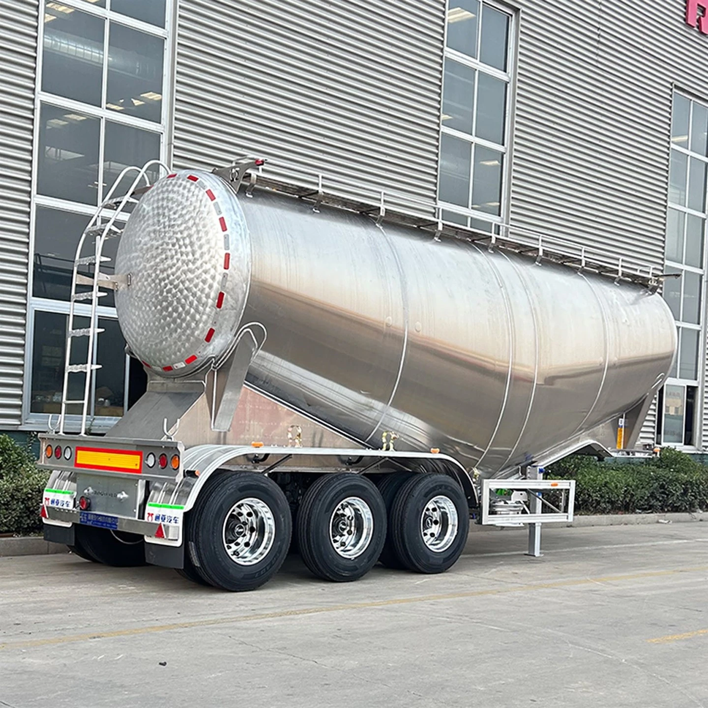 Prikolica za cisternu za rasuti cement od aluminija