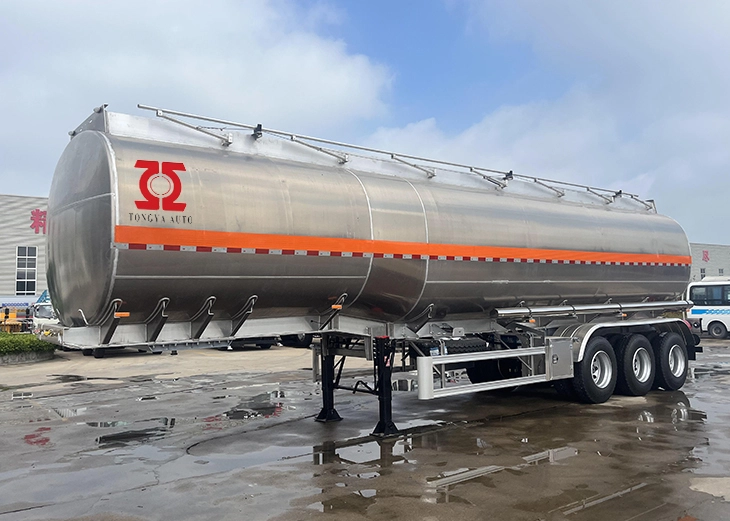 Polu prikolica s aluminijskim tankerom za gorivo